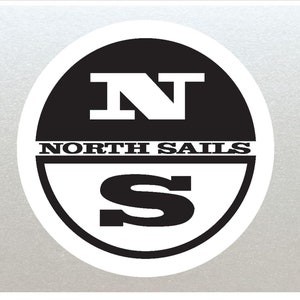 Puede incluir: Logotipo en blanco y negro con las letras "N" y "S" en un círculo. El texto "NORTH SAILS" está escrito debajo del círculo.