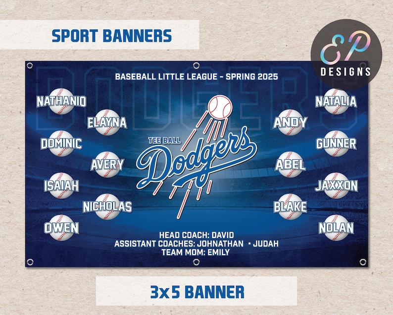 Puede incluir: Una pancarta de b&eacute;isbol azul y blanca con el logotipo de los Los Angeles Dodgers y el texto "BASEBALL LITTLE LEAGUE - SPRING 2025" y "3x5 BANNER". La pancarta presenta una lista de nombres de jugadores, entrenadores y la mam&aacute; del equipo.