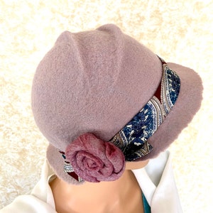 Felted 100% wool hat. Retro hat, Great Gatsby style hat, Cloche and Brooch, Felted wool hat&Flower