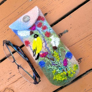 Felted glasses case &quot;Bird&quot;, Wool glasses case, 100% wool glasses protector, Soft purse for glasses