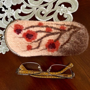 Felted case for glasses, Wool protector for glasses, Handmade case for glasses, Felt glasses case, Purse for glasses
