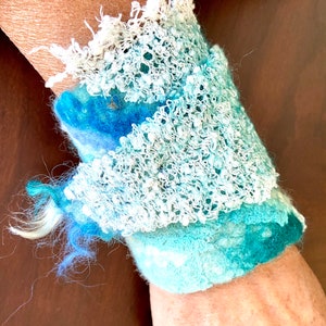 Boho style bracelet, Wool bracelet, Felted bracelet, Wool wrist cuff/bracelet, Handmade wool bracelet