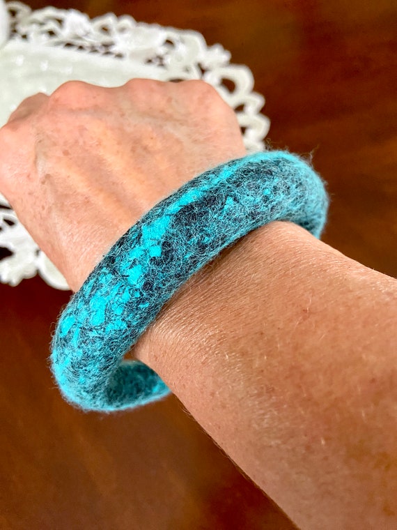 Felt bracelet discount
