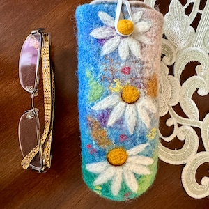 Felted glasses case &quot;Chamomile&quot;, Wool protector for glasses, Handmade case for glasses, Felt glasses case, Purse for glasses.
