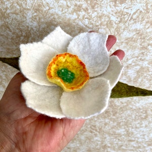 Felted brooch "Narcissus", Wool flower brooch with pin", Handmade felt brooch, Easter gift, Wool art