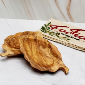 Handmade Olive Wood Plate “Wine Leaf” | Unique Wooden Tray | Rustic & Elegant | Natural Kitchen Decor | Perfect Gift Idea