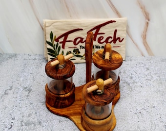 Set di 4 macinasale, erbe aromatiche e pepe in legno d'ulivo fatti a mano | Macinacaffè da cucina con supporto | Set regalo | Macinaspezie naturali