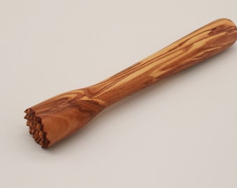 Meat tenderizer, meat mallet / L. approx. 22 cm / made of olive wood / handmade