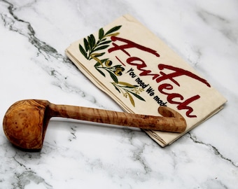Cucharón de madera de olivo 20 cm – Cucharón artesanal con gancho para colgar – Utensilios de cocina naturales – Cuchara de cocina de madera de olivo