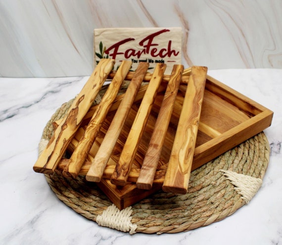 Olivenholz Brotschneidebrett 32 cm – Handgemacht mit Krümelfach | Rustikales Schneidebrett | Geschenkidee Küche