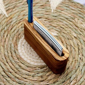 Handgefertigter Visitenkartenhalter aus Olivenholz – eleganter Schreibtisch-Organizer, natürlich & nachhaltig