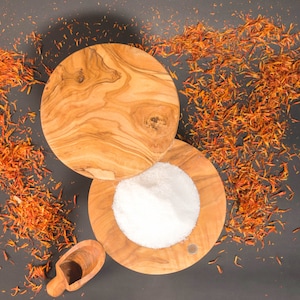 Olive Wood Salt Box with Magnetic Lid | Salt Cellar Ø 10 cm | Natural Spice Jar | Handmade Kitchen Gift | Gift for Mom Cook