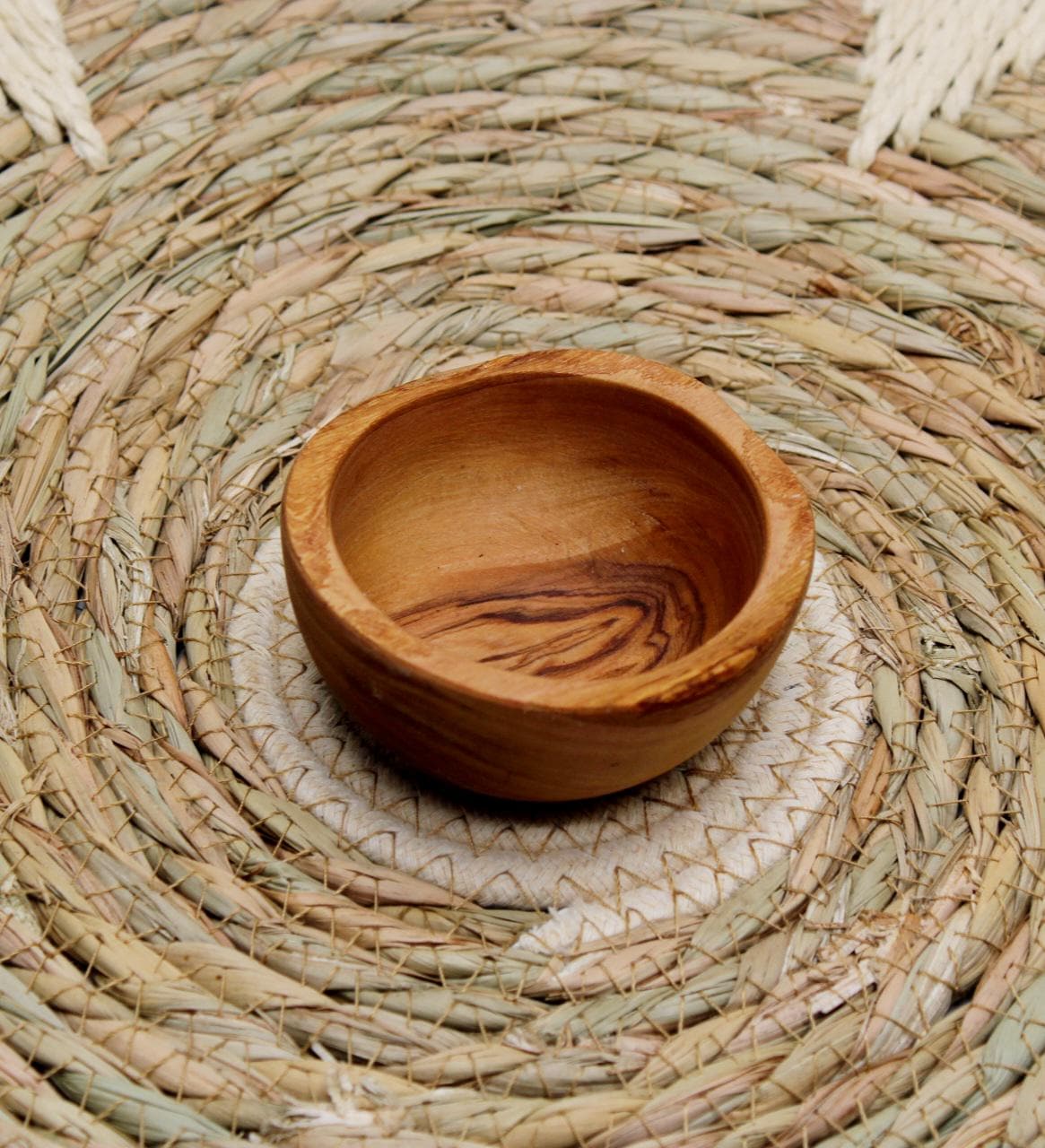 オリーブの木で作られた素朴な木製ボウル - ハンドメイド、直径を選択