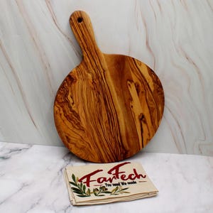 Olive Wood Serving Board – Round Pizza Plate Ø 25 cm | Rustic Cutting & Serving Board | Handmade Natural Wood Kitchen Decor