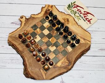 Rustiek schaakspel van olijfhout – Handgemaakte schaaktafel met 32 schaakstukken, houten spel, cadeau-idee, bordspel
