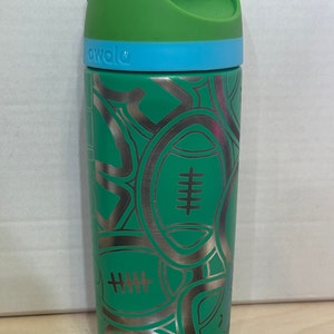 16 Unzen individuell gravierte Owala Wasserflasche - Fußball-Design - personalisierte Edelstahl-Trinkgeschirr