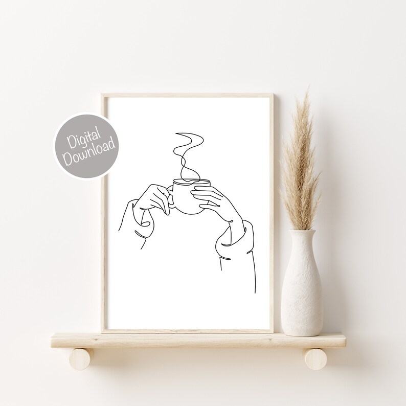 Puede incluir: Dibujo de l&iacute;nea de manos sosteniendo una taza humeante de caf&eacute; o t&eacute;. El dibujo est&aacute; en blanco y negro y sobre un fondo blanco.