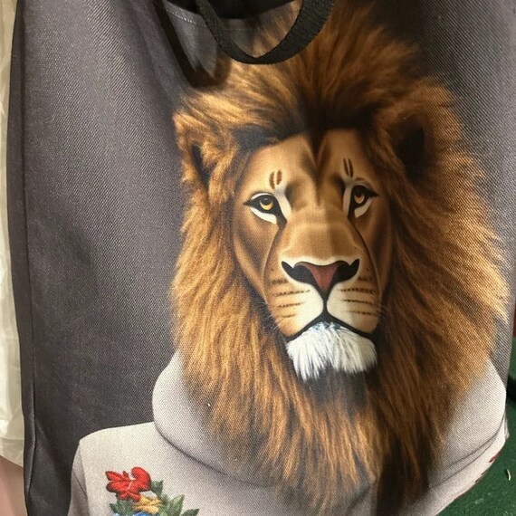 Gucci hoodie deals lion