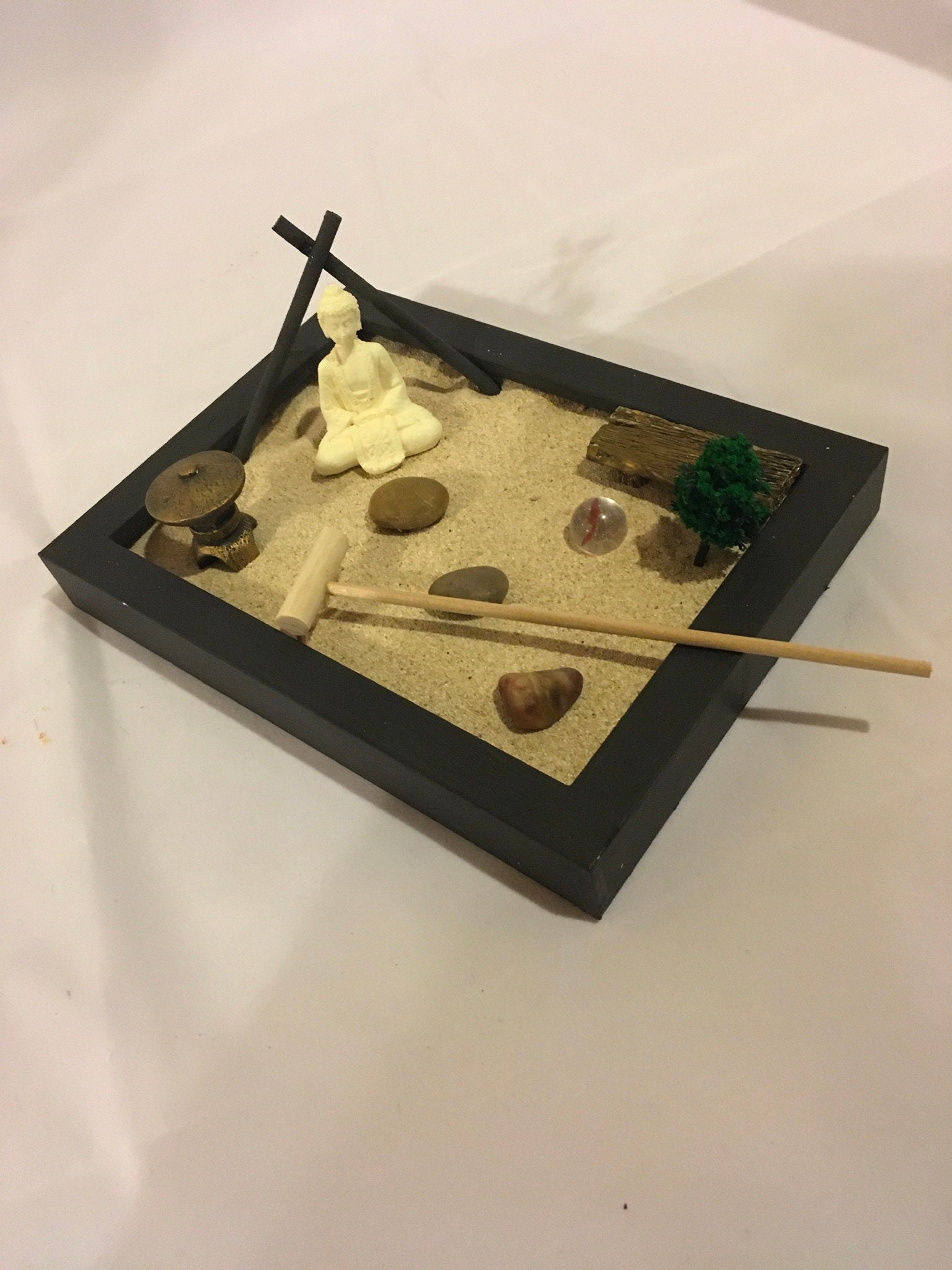 Miniatur Zen Garten Kit aus Holz inklusive aller