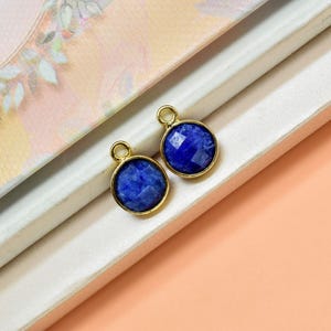 Blue Sapphire 8mm charm|Sapphire Pendant|Round Gold Plated bezel|Vermeil Bezel|jewelry making charm|Sapphire Brass connector|Handmade Craft