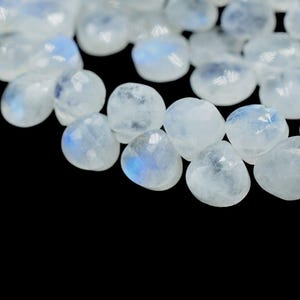 Moonstone 6mm Heart Shape Briolettes|Rainbow Moonstone Briolette|AAA Quality Briolette|7&#39;&#39;pear shape strand|Blue flash moonstone Briolettes