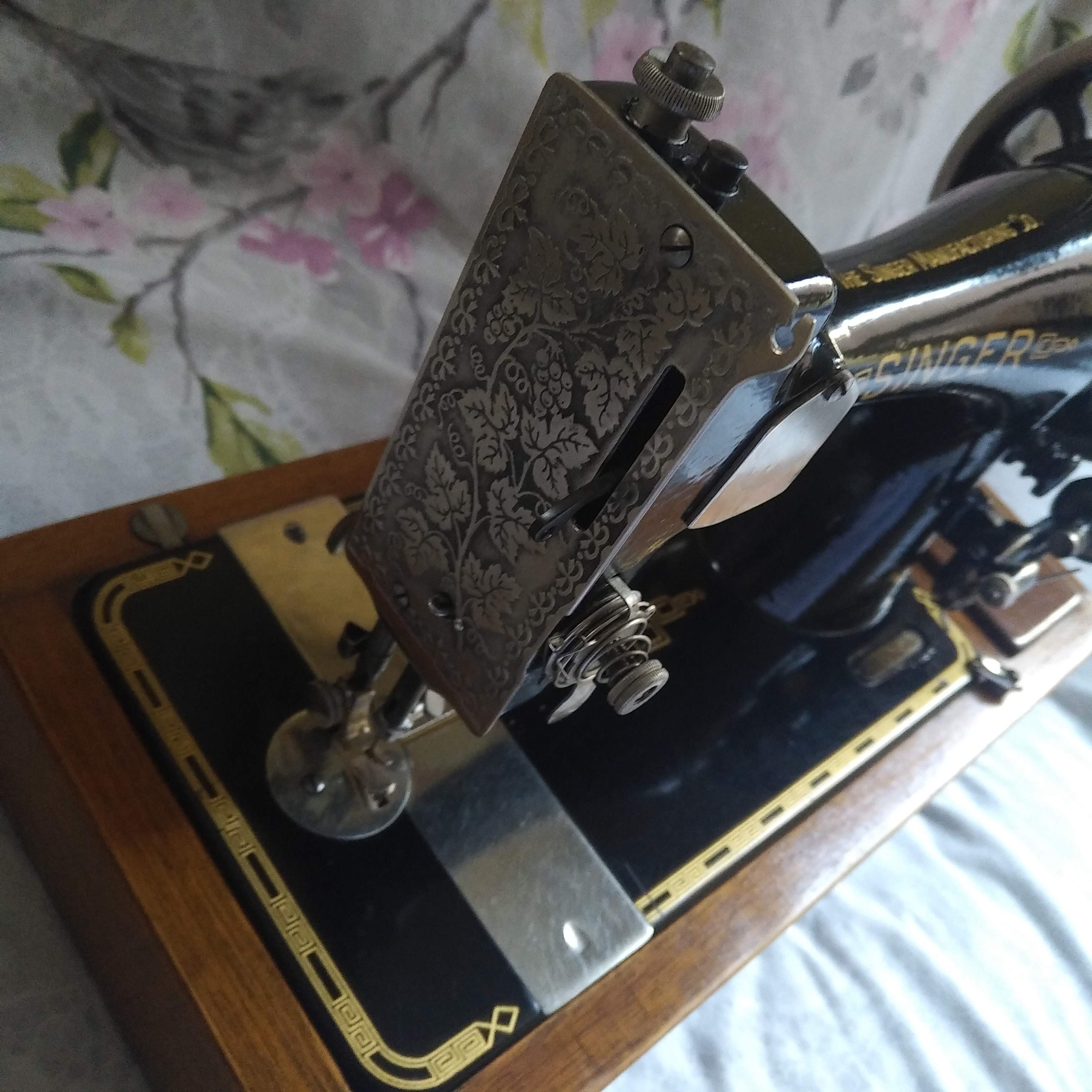 Antique Hand Crank Sewing Machine, Singer Model No. 28K in a Nice Case