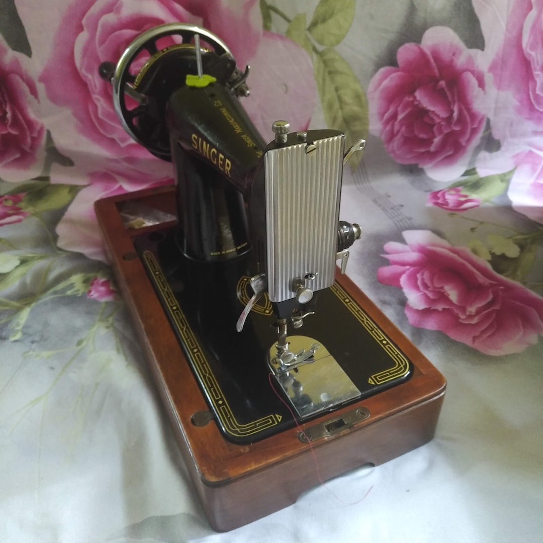 Vintage Hand Crank Sewing Machine, Singer Model No. 99K in Lovely