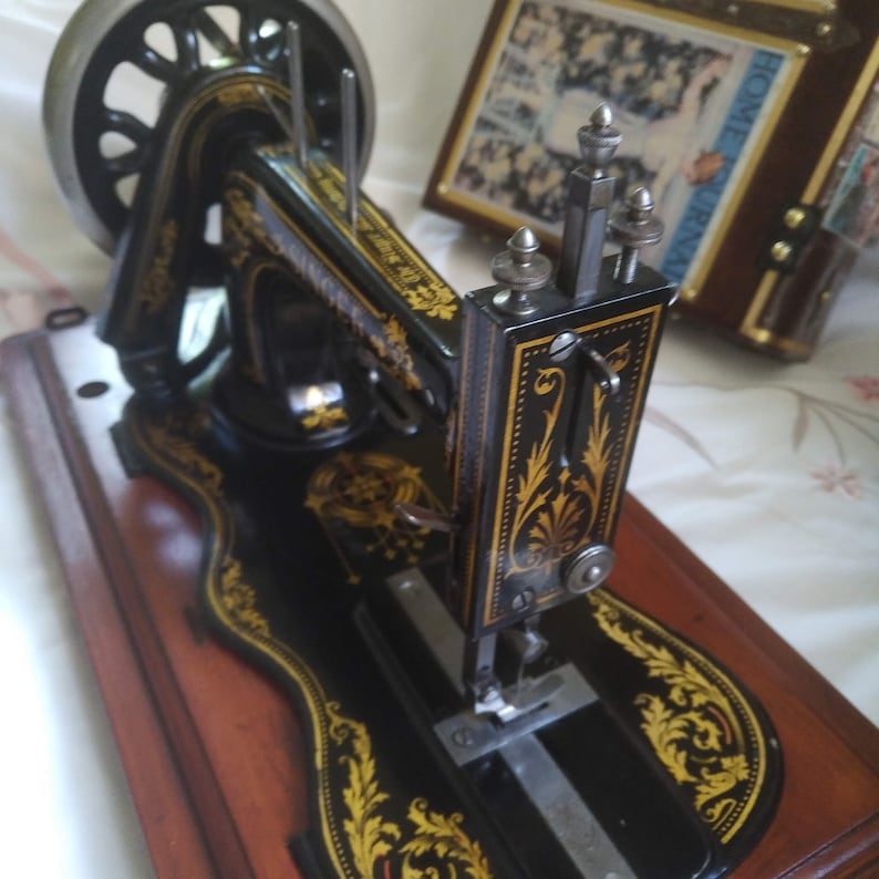Antique Hand Crank Sewing Machine Singer Fiddlebase Model 12 Etsy