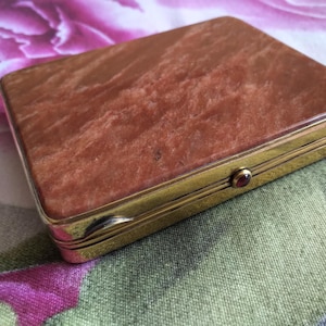 Portasigarette russo d'epoca in argento dorato e pietra dura, punzonato 875, con accendino ITT Corona, scatola portaoggetti in legno, circa 1930