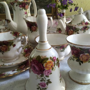 Vintage Old Country Roses Tea Set, ROYAL ALBERT, Made in England