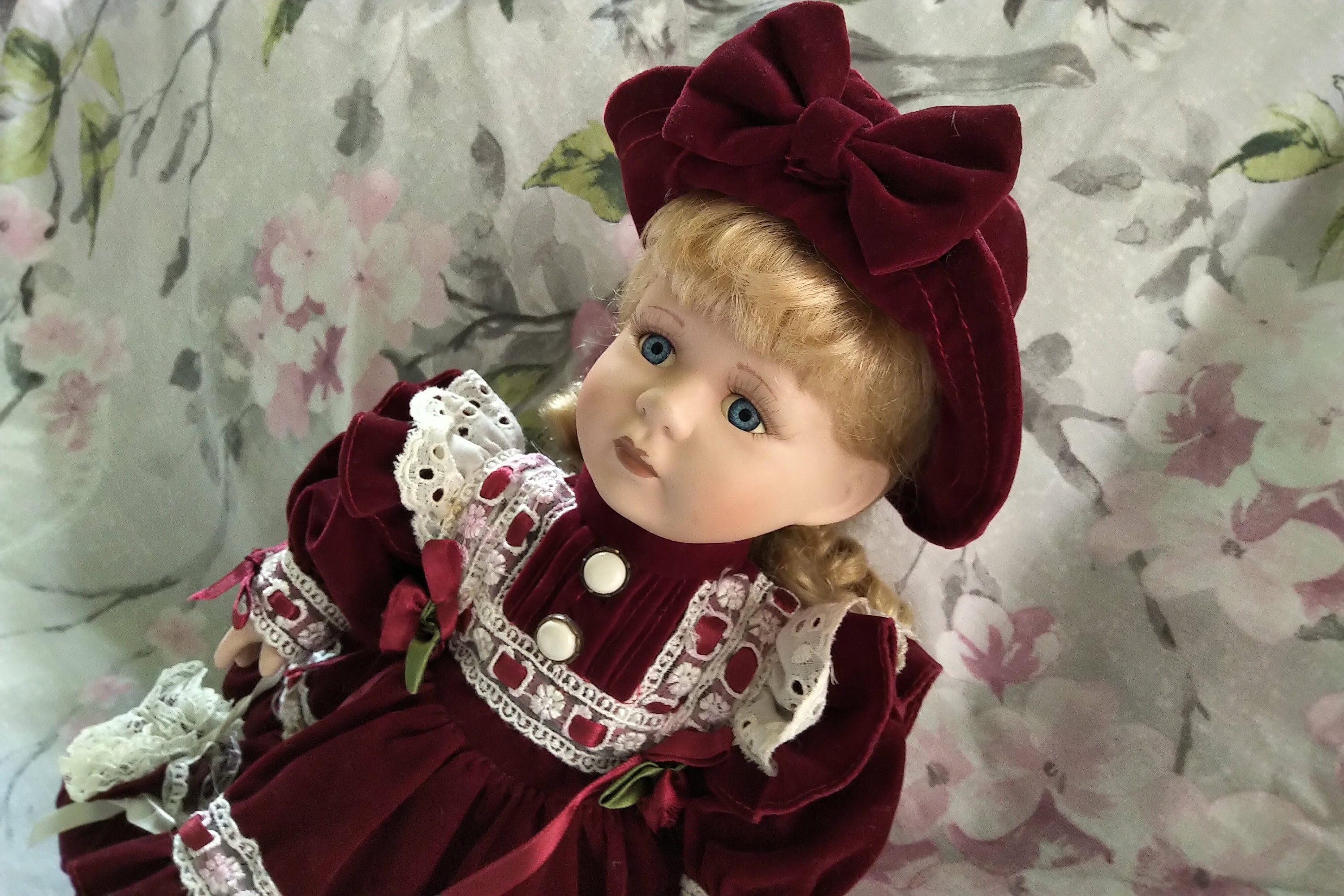 Vintage Leonardo Collectors Porcelain Doll Chloe & Miniature