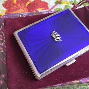 Portasigarette vintage in argento sterling, smalto guilloché, punzonato, J W Barrett & Sons Ltd, Birmingham, circa 1963