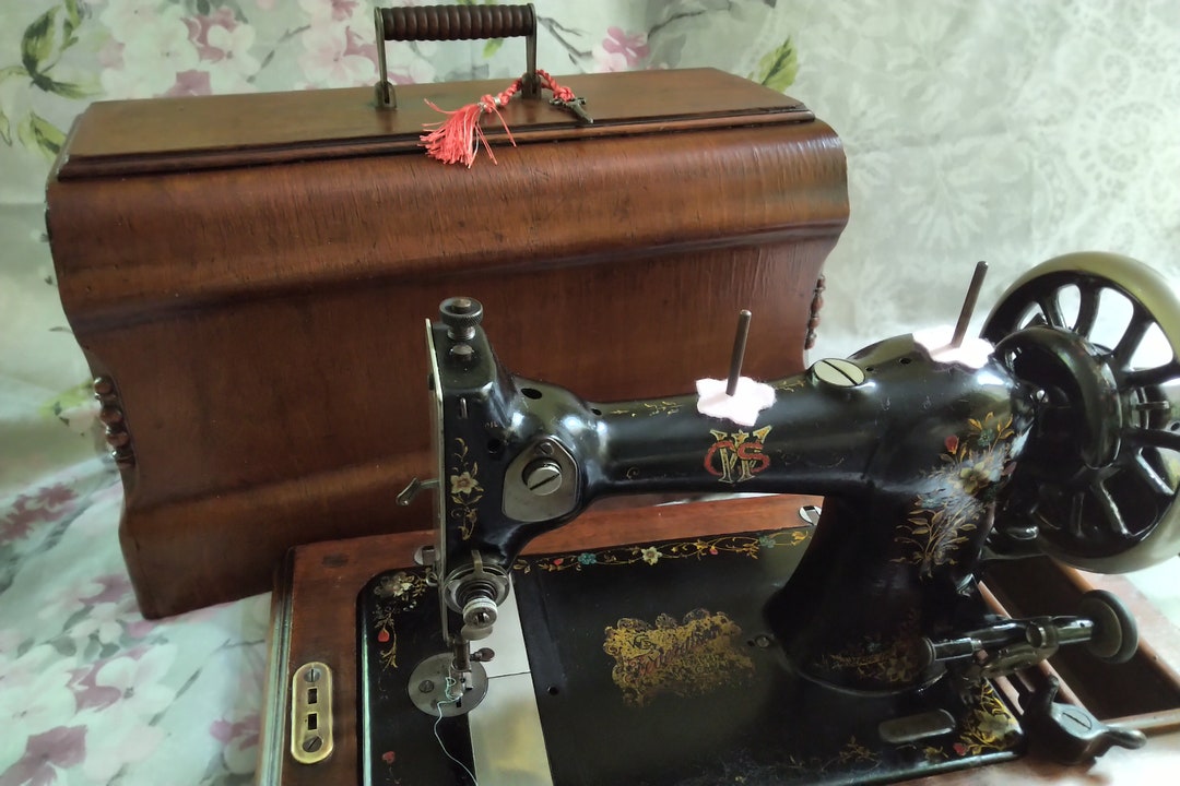 Antique Hand Crank Sewing Machine, CWS Federation by Jones Sewing