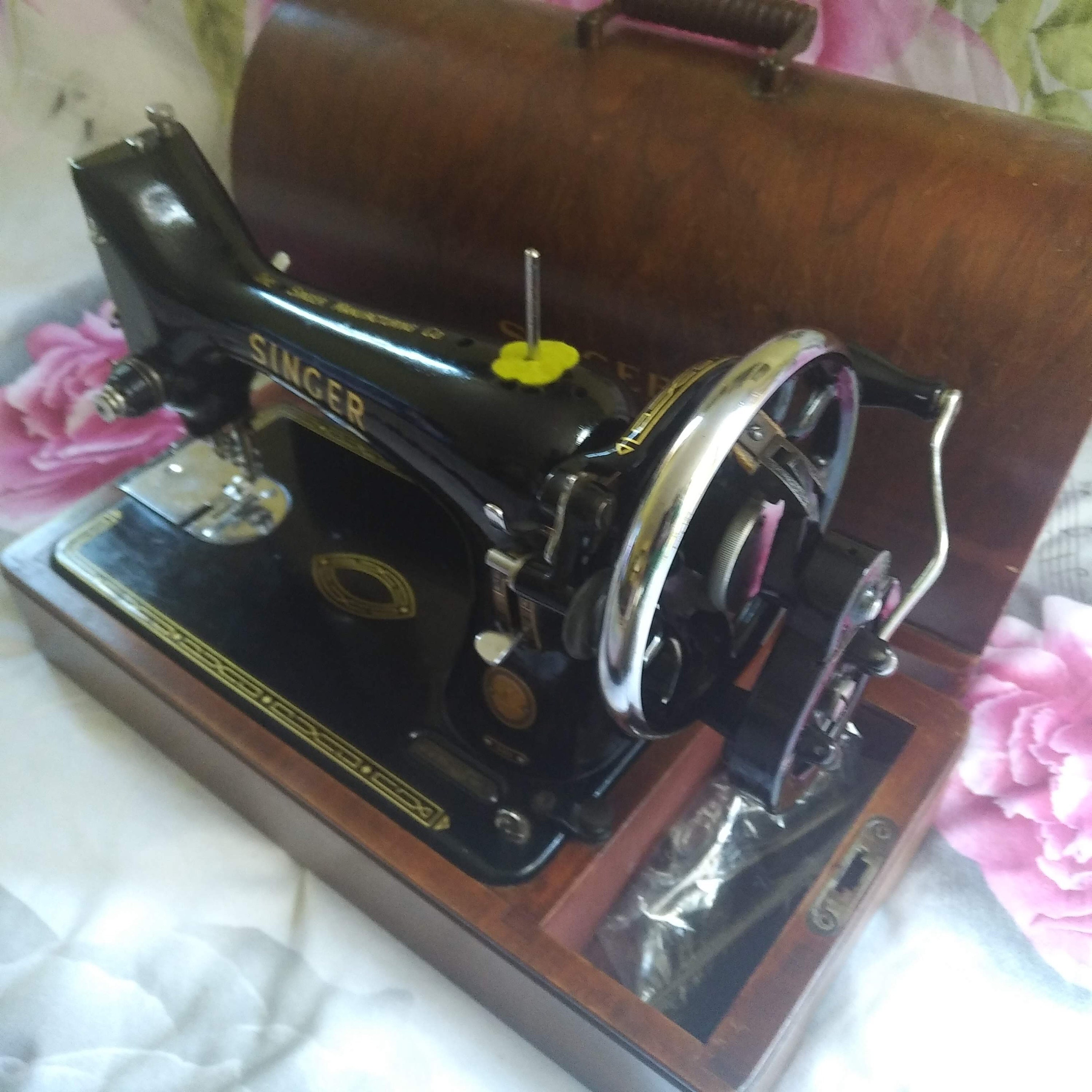 Original Bent Vintage Singer Sewing Machine in Wooden Case -  Finland