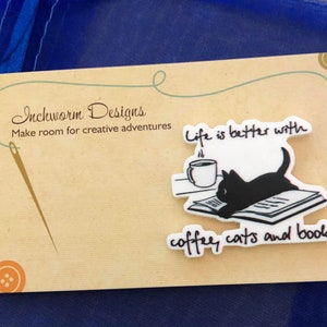 Needle Minder La vida es mejor con Coffee Cats and Books Minders Keeper Cross Stitch Cat