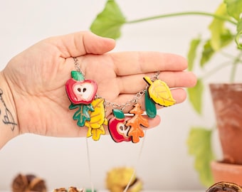 Colar com pingente de folha e fruta de outono, joia marcante feita à mão