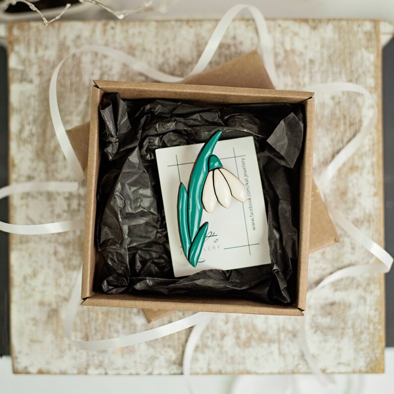 White snowdrop handmade spring brooch White flower jewelry Galanthus flower brooch Flower pin
