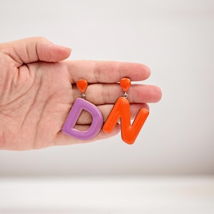 Ungleiche Buchstaben Ohrringe, Initialen Ohrhänger für Frauen, Individuelle Schmuck Unikate, personalisierte Schmuck Geschenke