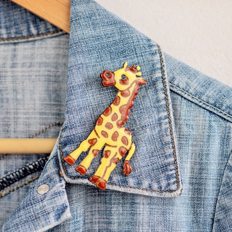 Hand made giraffe brooch jewelry gift for coworker, Trendy nature jewelry brooches for women, Animal jewelry shawl pin, Mens lapel pin image 1