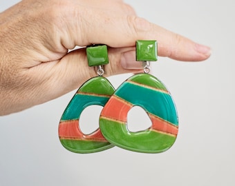 Big mismatched earrings in green and coral for non pierced ears, Statement abstract clip on earrings in modern geometric shapes