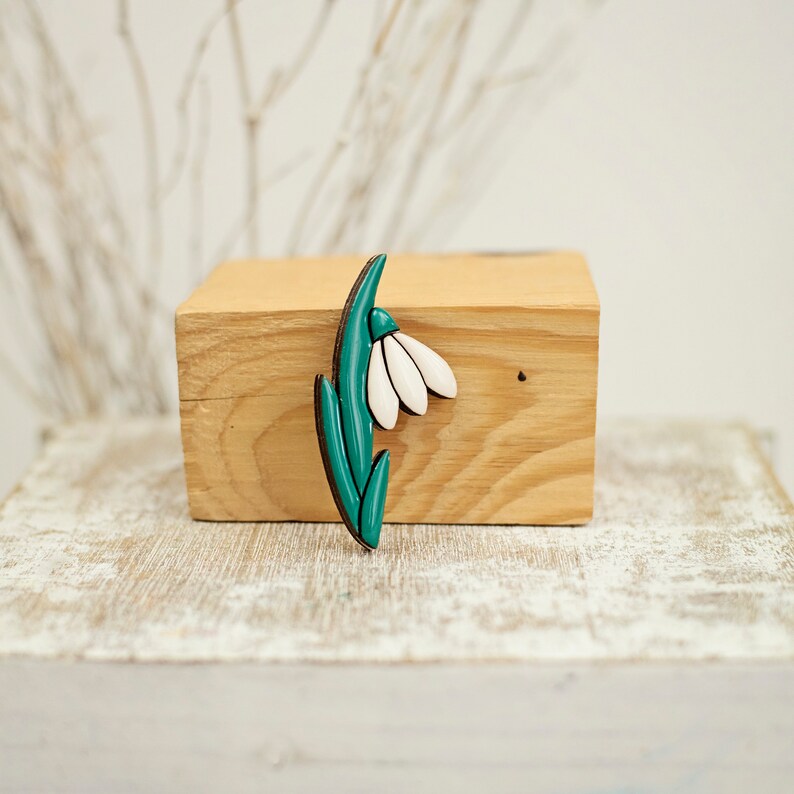 White snowdrop handmade spring brooch White flower jewelry Galanthus flower brooch Flower pin