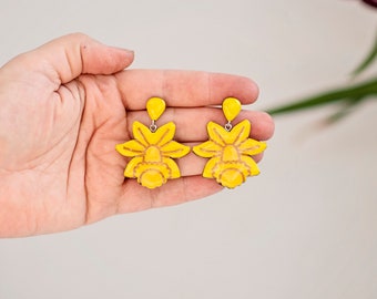 Dangle yellow daffodil flower earrings, Birth month flower, Long floral clip on earrings, Lightweight spring earrings