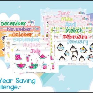 Puede incluir: Una colección de doce hojas de pegatinas mensuales para un reto de ahorro anual. Cada hoja presenta gráficos estacionales, incluyendo pingüinos para enero, sandías para julio e iconos festivos para diciembre, con el nombre del mes impreso.