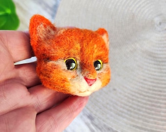 Un broche de gatito pelirrojo. Un regalo para los amantes de los gatos. Broche de gato de lana fieltrada con aguja.