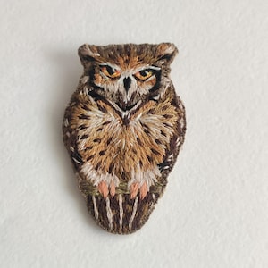 Embroidered Owl Brooch – Handmade Felt Bird Pin – Forest Animal Gift, Woodland Jewelry, Soft Accessory