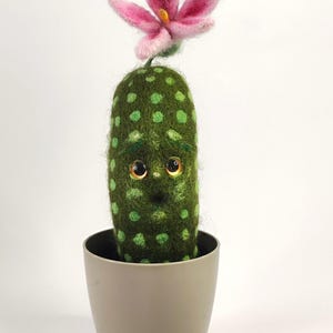Felted Cactus Plush in Pot – Cute Handmade Fake Plant, Wool Sculpture Gift for Plant Lovers, Emotional Soft Toy
