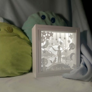 Lightbox Wood & Papercut ispirato a "Le petit prince", lampada per decorazioni per la casa, fulmini decorativi in carta shadowbox il piccolo principe, LED