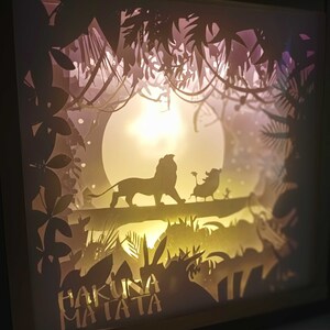 Lightbox Holz und Papierschnitt Lion King Inspired , Wohndekor Lampe, dekorativer Blitz, Schattenbox Papierkunst, Lampe, Licht, Kinderzimmer, LED Bild 6