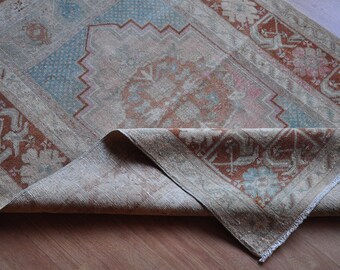 Vintage Kırşehir Wool Rug: Handwoven Turkish Prayer Rug