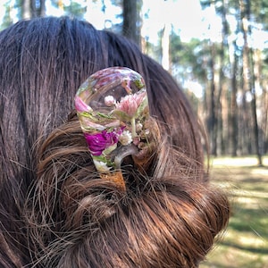テラリウム 木製ヘアフォーク、樹脂製バンホルダーフラワー、ヘアフォークフラワー、木製ヘアスティック、女性用ヘアクリップ、パーソナライズされたクリスマスギフト